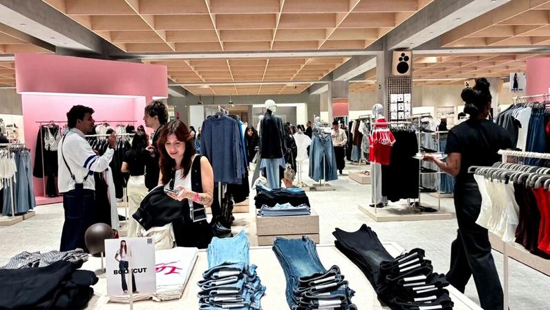 Bershka estreia no Brasil com filas e planeja loja no Rio até o fim do ano