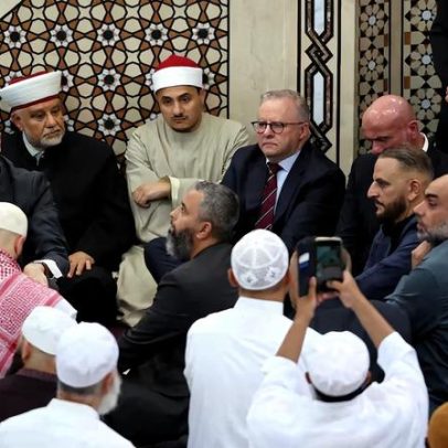 Manifestantes na Austrália hostilizam PM Albanese por posição sobre Israel