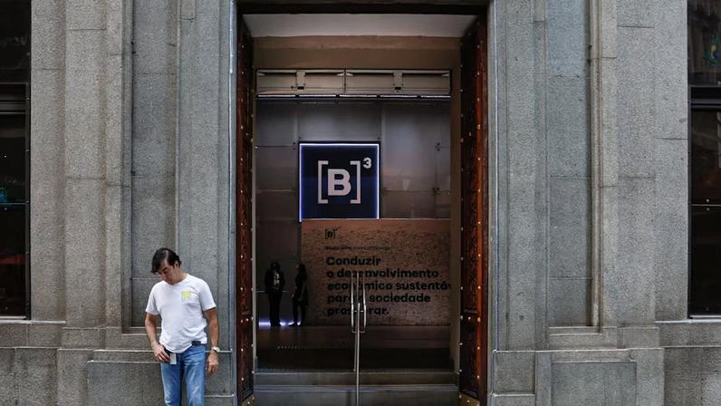 Movimento do índice brasileiro acompanha queda das bolsas no exterior e avanço dos juros americanos