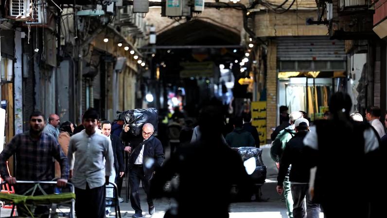 Conflito atinge o Grande Bazar de Teerã; preços sobem e lojas fecham