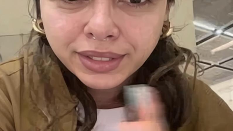 Fernanda explica que vai fazer show por um mês no Brasil e precisaria levar malas a mais para equipamentos de trabalho