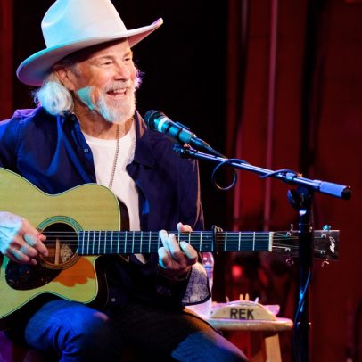 Robert Earl Keen, antes aposentado, volta a brilhar no palco