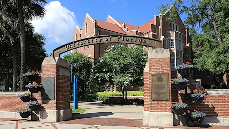 Universidades da Flórida revelam saudações nazistas e chats racistas