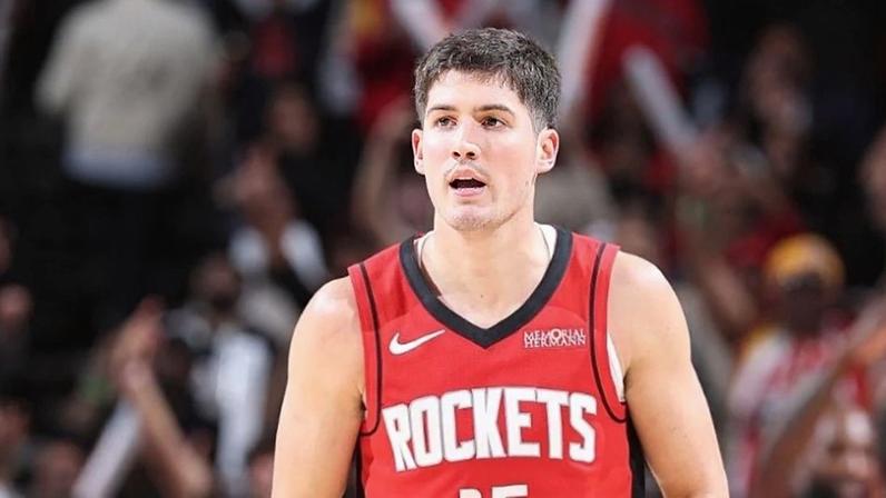 Rockets voltam a vencer com Reed Sheppard titular
