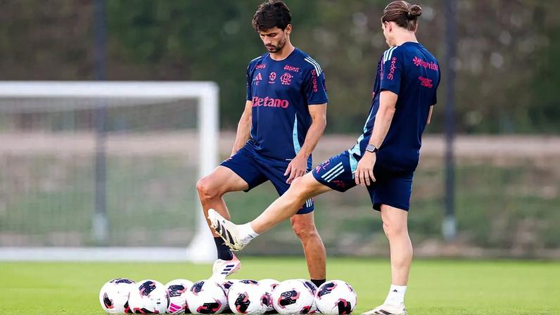 Rodrigo Caio e Filipe Luís no CT do Flamengo (Foto: Gilvan de Souza / Flamengo)