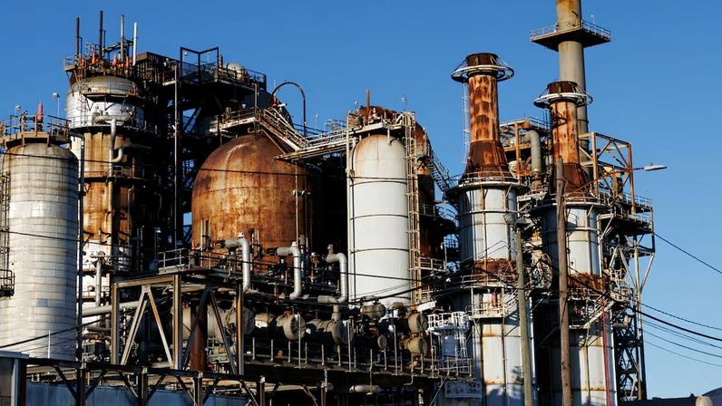 Petróleo pode chegar a US$200 se Irã manter conflito até junho, diz Macquarie