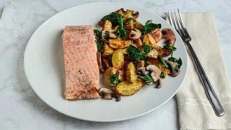 Almoço saudável: 5 receitas com salmão para inserir na dieta