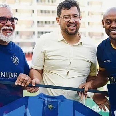 Vágner Love se despede do futebol após marcar na despedida