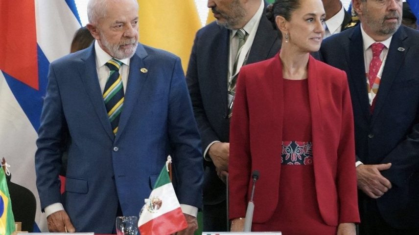 Lula e Claudia Sheinbaum na cúpula da Celac, em Honduras, em 9 de abril de 2025. Foto: Stringer/AFP