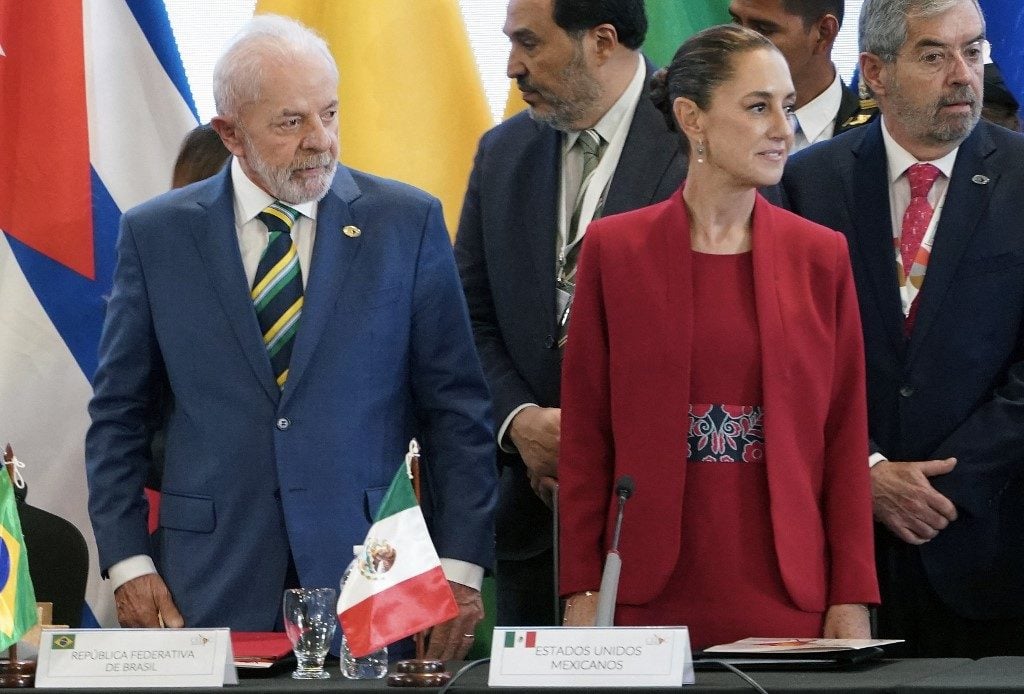 Lula e Claudia Sheinbaum na cúpula da Celac, em Honduras, em 9 de abril de 2025. Foto: Stringer/AFP