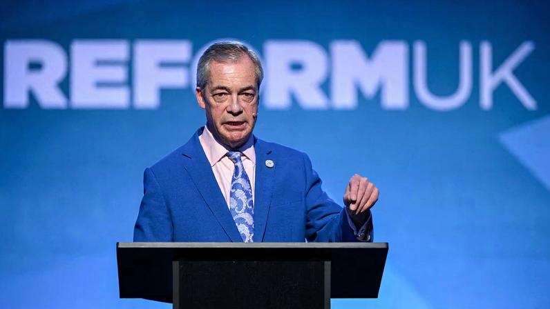 Farage propõe proibir orações muçulmanas em massa perto de sítios britânicos