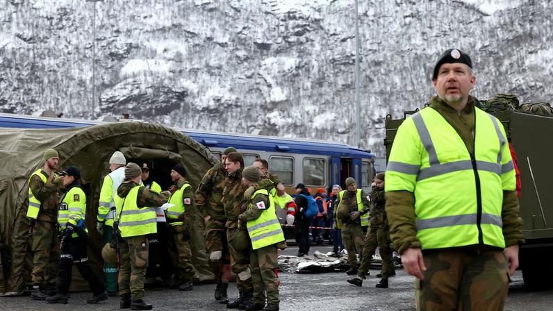 Soldiers and civilian health personnel take part in a healthcare drill during the NATO Cold Response 2026 military exercise in Narvik, Norway, March 12, 2026. REUTERS/Bernadett Szabo