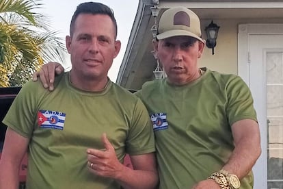 Amijail Sánchez González (izquiera) y Kiki Naranjo en Miami, en marzo de 2025.