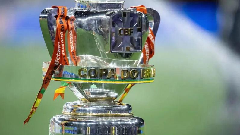 Troféu da Copa do Brasil (Foto: JHONY INACIO/Agencia Enquadrar/Gazeta Press)