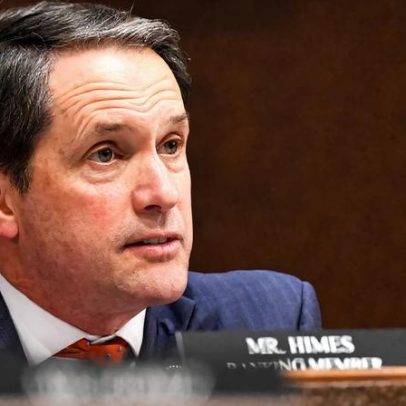 Alta democrata incentiva colegas a apoiar a máquina de espionagem de Trump