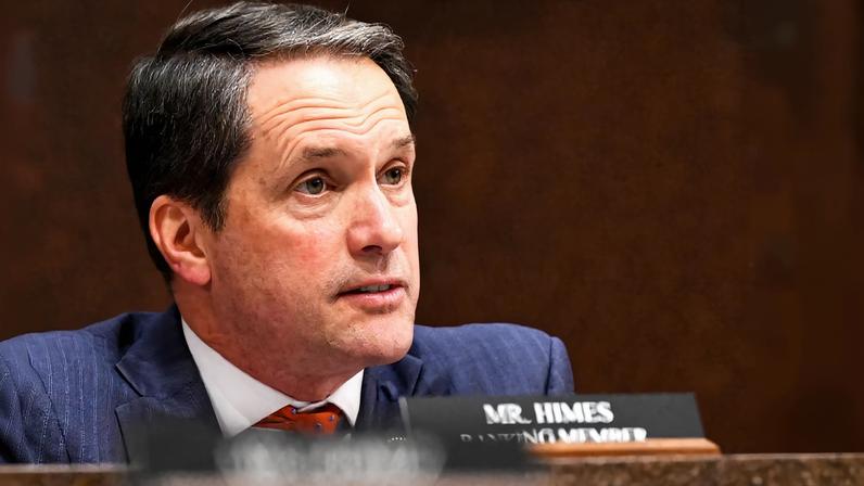 Alta democrata incentiva colegas a apoiar a máquina de espionagem de Trump