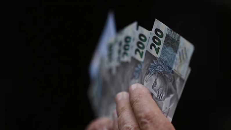 Inflação resistente mantém juros reais elevados e coloca países emergentes no topo do ranking