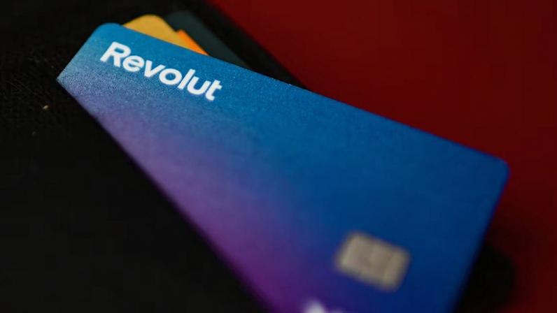 Os clientes no país serão transferidos para uma nova entidade, o Revolut Bank UK (Foto: GABRIEL BOUYS/AFP via Getty Images)