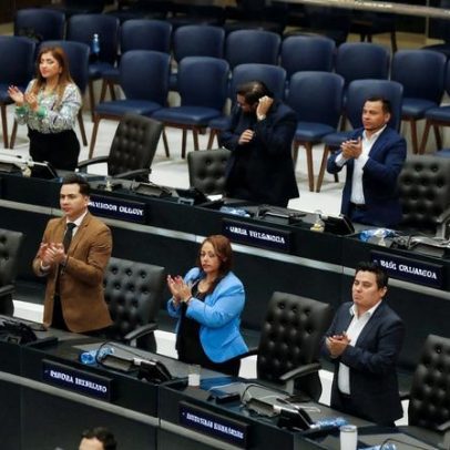 El Salvador reforma a Constituição para permitir penas de prisão perpétua