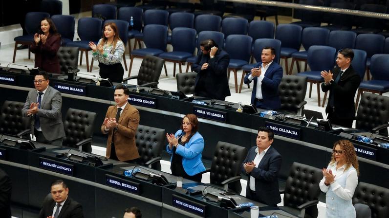 El Salvador reforma a Constituição para permitir penas de prisão perpétua