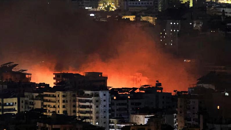 Ataques aéreos israelenses atingem subúrbio de Beirute; Hezbollah avisa israelenses