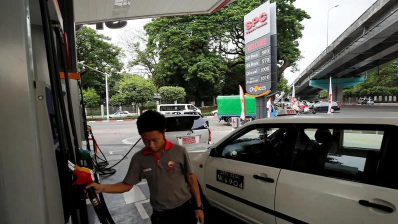A worker tends to a customer at a Singapore Petroleum Company (SPC) fuel station in Yangon, Myanmar, May 9, 2019. REUTERS/Ann Wang/File Photo