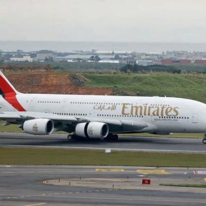 Companhias do Golfo retomam voos limitados, mas mísseis alimentam incerteza