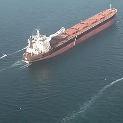 Confronto no estreito de Ormuz se agrava com ataque a três navios de carga