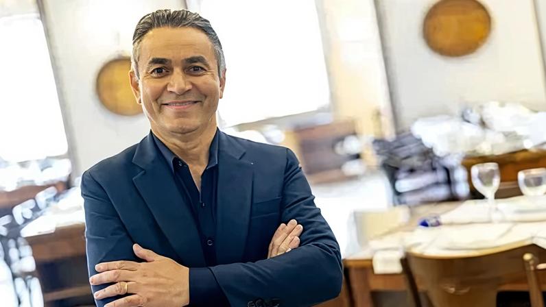 Valdeci Castro é gerente geral e chef do Rancho Português, em São Paulo