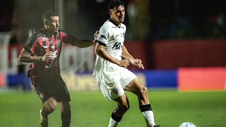 Mesmo com derrota, Victor Hugo vê evolução do Atlético e sequência difícil