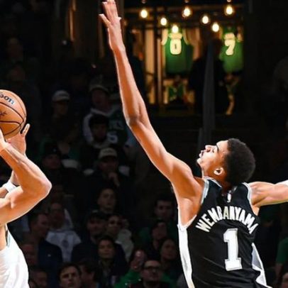 Victor Wembanyama brilha em noite com expulsão de Jaylen Brown