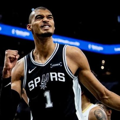 Wembanyama domina, bate marcas e Spurs vencem Pistons