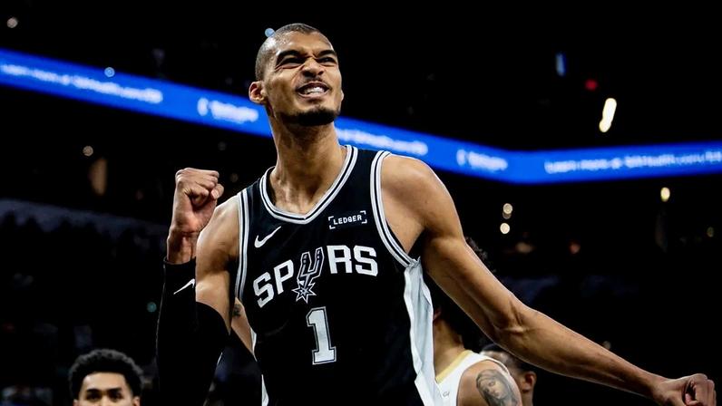 Wembanyama domina, bate marcas e Spurs vencem Pistons