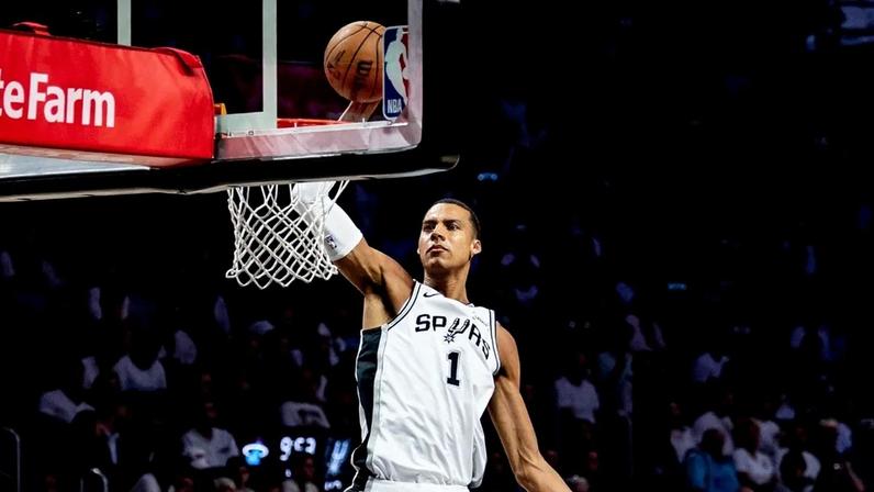 Spurs vencem Heat com atuação de Wembanyama