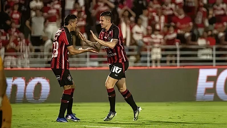 Vitória vence o CRB e conquista o primeiro triunfo na Copa do Nordeste