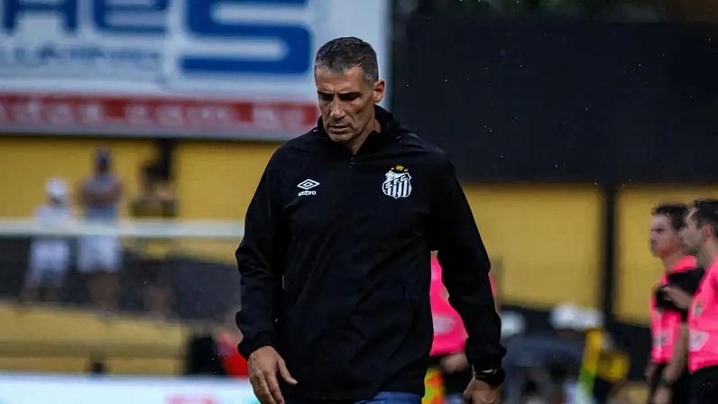 Queda de Vojvoda mantém média de um técnico demitido por rodada no Brasileirão