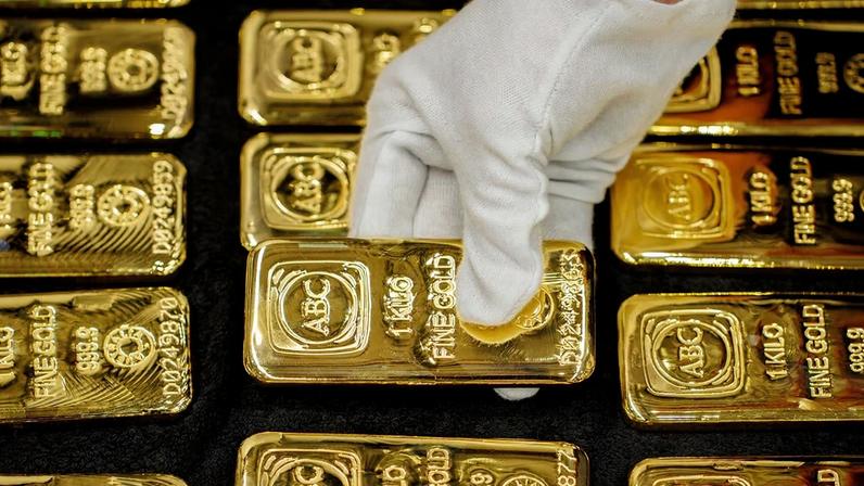 Ouro caiu cerca de 13% desde o início da guerra, mas banco vê reprecificação exagerada e mantém expectativa de alta até 2026