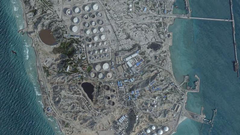Imagen vía satélite de la isla de Jarg, la gran terminal petrolera de Irán