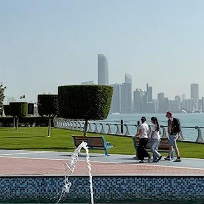 Abu Dhabi busca manter rotina diante do conflito pela primeira vez tão perto