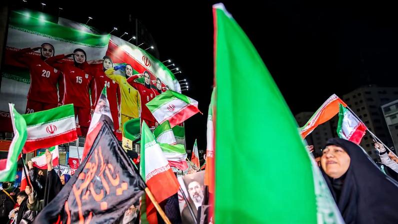 Jogadoras iranianas retornam ao Irã após renúncia a pedido de asilo