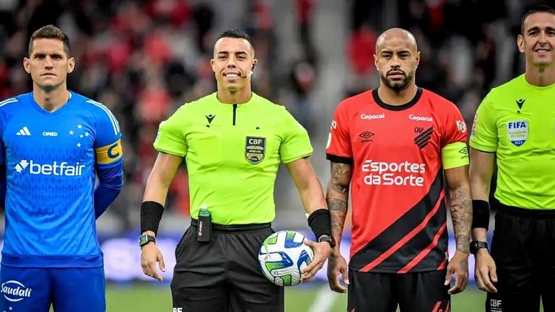 Arbitragem de Cruzeiro x Vitória pelo Brasileirão é analisada