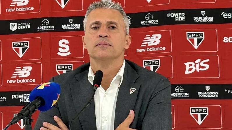 Crespo confirma Luan titular e comenta arbitragem na eliminação do São Paulo