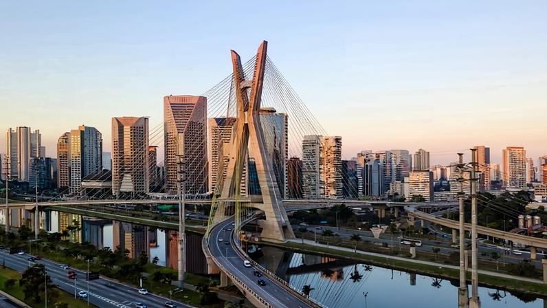 Após dias de céu fechado, muita chuva e baixas temperaturas, o sol volta a aparecer em São Paulo nos próximos dias.