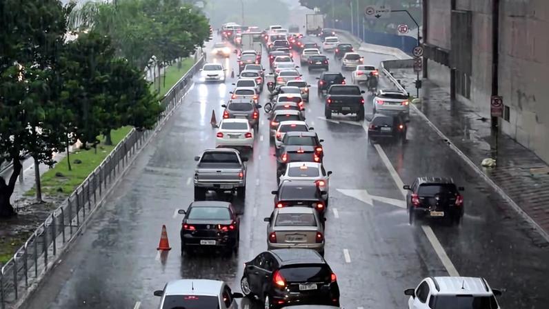 Últimos dias do verão seguem com calor e pancadas de chuva em São Paulo.