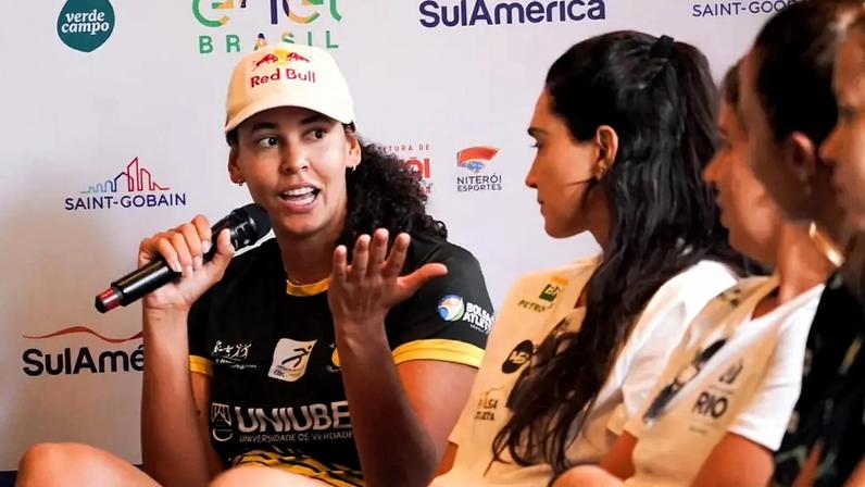 Duda Lisboa, campeã olímpica de vôlei de praia, na coletiva de imprensa do Areia Games (Foto: Maurício Val)