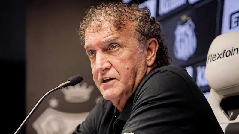 Primeira escalação de Cuca pelo Santos repercute entre torcedores