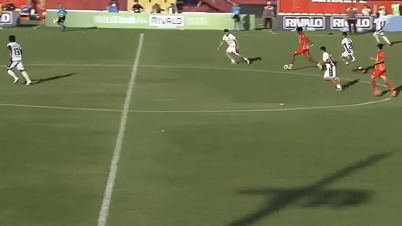 Zagueiro marca gol que Pelé não fez no Paulistão e evita rebaixamento