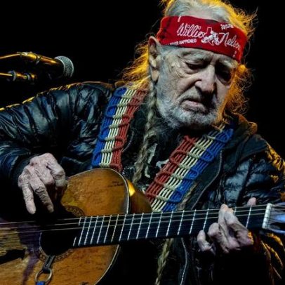 Willie Nelson lança álbum Dream Chaser com nova faixa escrita com Bob Dylan