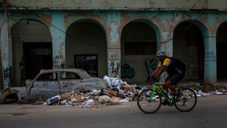 Basura en las calles del centro de La Habana, Cuba, el 18 de marzo.