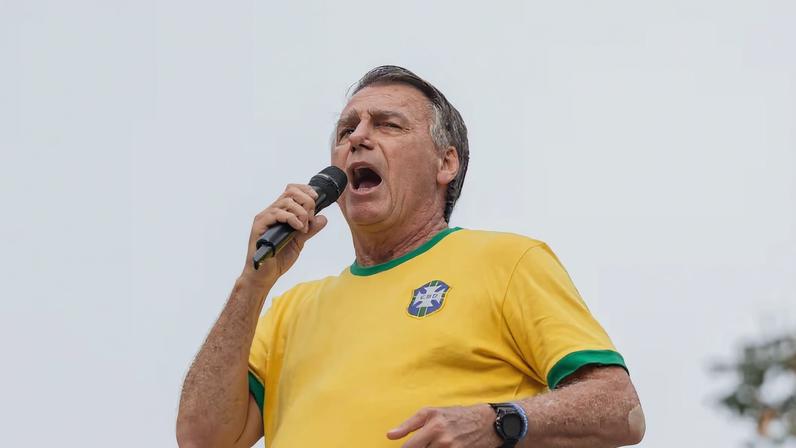 Moraes concede prisão domiciliar temporária a Bolsonaro por saúde